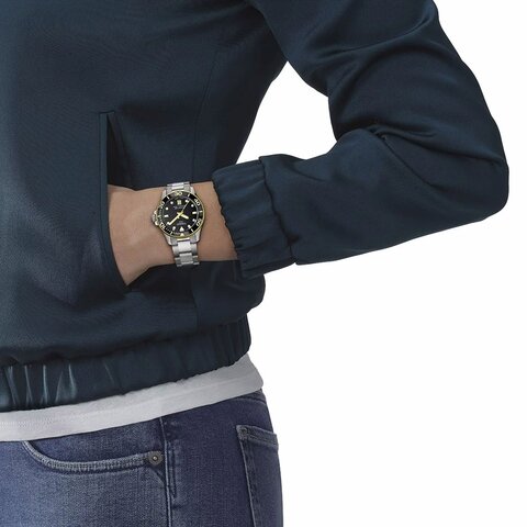 Tissot horloge met een kast in staal, met een wijzerplaat in het zwart en een diameter van 36 mm