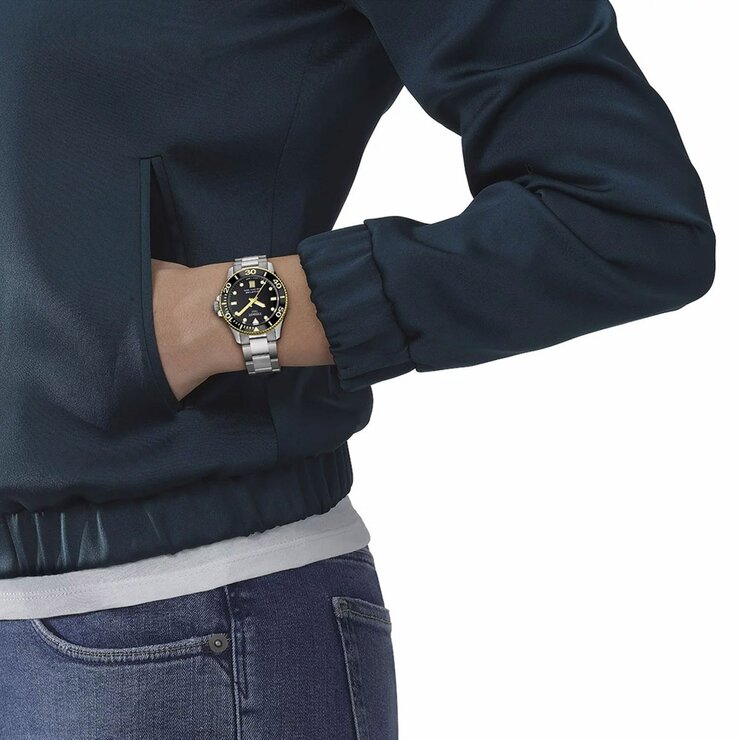 Tissot horloge met een kast in staal, met een wijzerplaat in het zwart en een diameter van 36