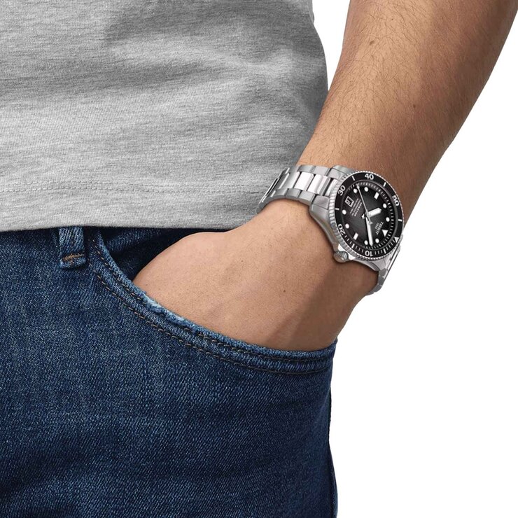 Tissot horloge met een kast in staal, met een wijzerplaat in het grijs en een diameter van 40 mm