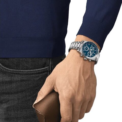 Tissot horloge met een kast in staal, met een wijzerplaat in het blauw en een diameter van 40 mm