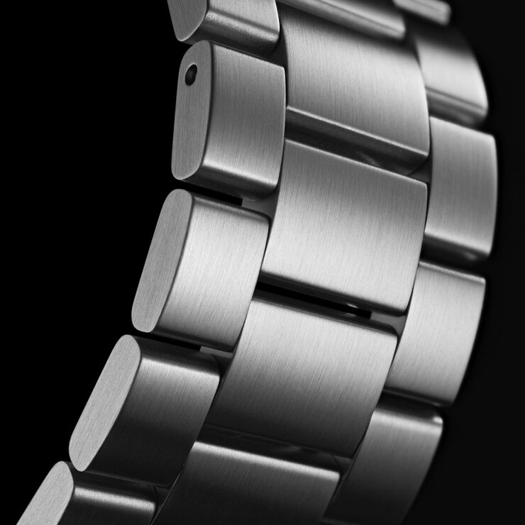 TAG Heuer horloge met een kast in staal, met een wijzerplaat in het blauw en een diameter van 43