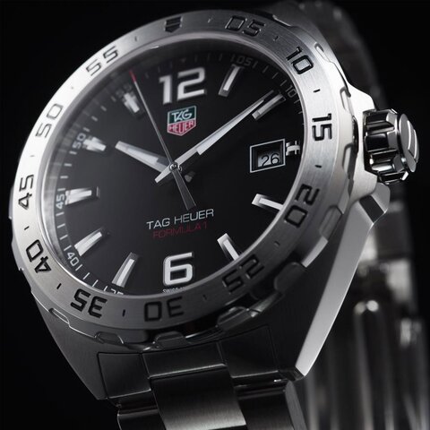 TAG Heuer horloge met een kast in staal, met een wijzerplaat in het zwart en een diameter van 41 mm