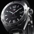 montre TAG Heuer avec un boîtier en acier, un cadran noir et un diamètre de 41 mm - thumb