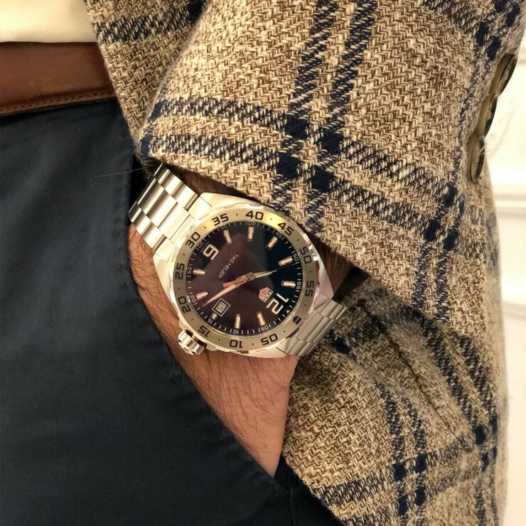 TAG Heuer horloge met een kast in staal, met een wijzerplaat in het blauw en een diameter van 41