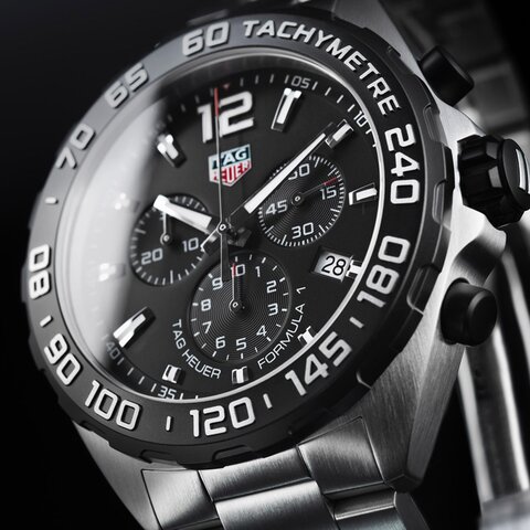 TAG Heuer horloge met een kast in staal, met een wijzerplaat in het zwart en een diameter van 43 mm