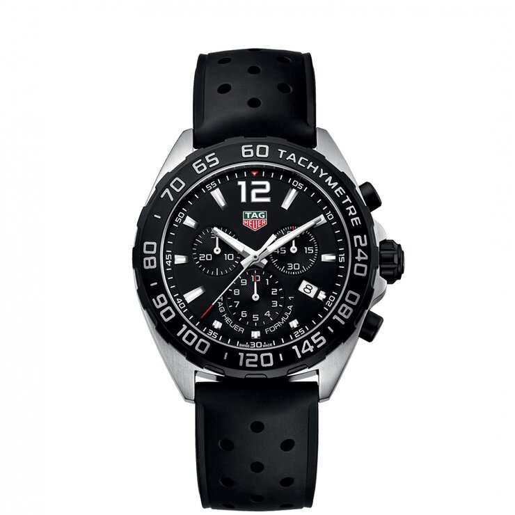 montre TAG Heuer avec un boîtier en acier, un cadran noir et un diamètre de 43