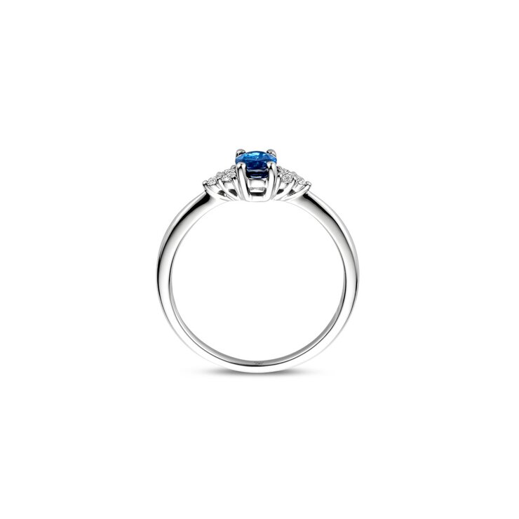 bague Casteur by Casteur en or blanc 18 ct avec saphir ovale comme pierre principale entouré de briljants de 0,10 karaat