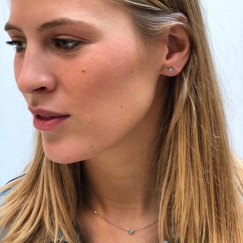 Casteur by Casteur oorringen in wit goud 18kt met topaas blauw