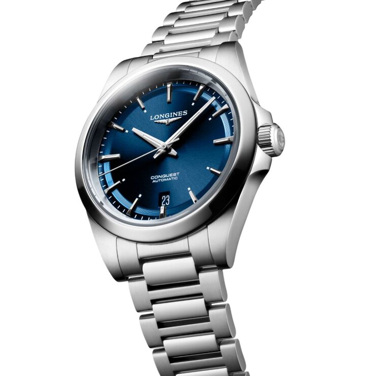 Longines horloge met een kast in staal, met een wijzerplaat in het blauw en een diameter van 38 mm