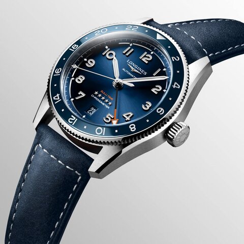 Longines horloge met een kast in keramiek op staal, met een wijzerplaat in het blauw en een diameter van 39 mm