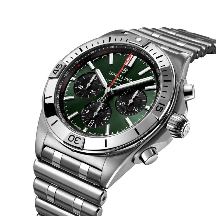 Breitling horloge met een kast in staal, met een wijzerplaat in het groen en een diameter van 42