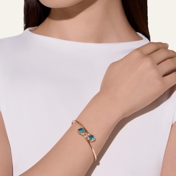 PBC5020_O6WHR_DB0TL_100_Pomellato_nudo-mini-bangle-rose-gold-18kt-blue-london-topaz-diamond.png