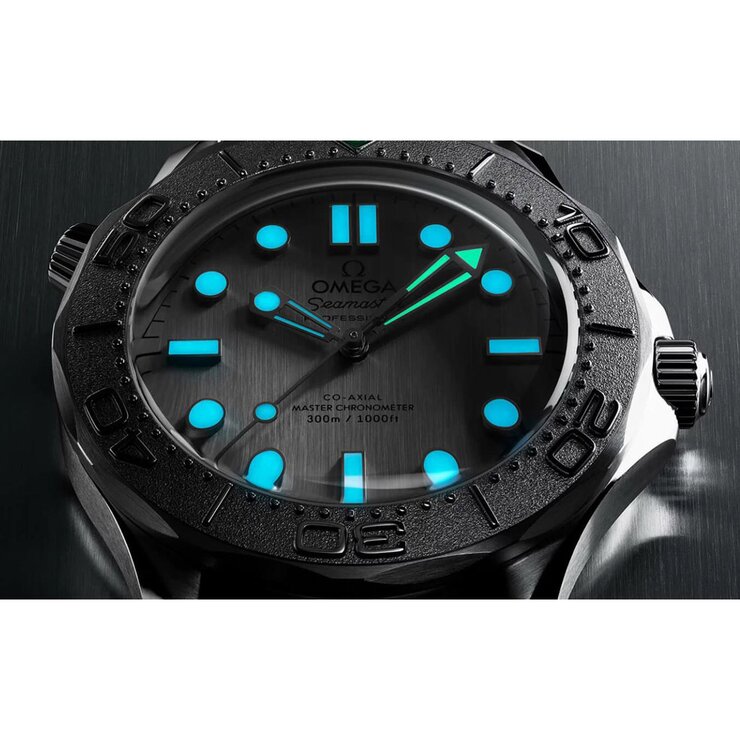 Omega horloge met een kast in staal, met een wijzerplaat in het grijs en een diameter van 42 mm