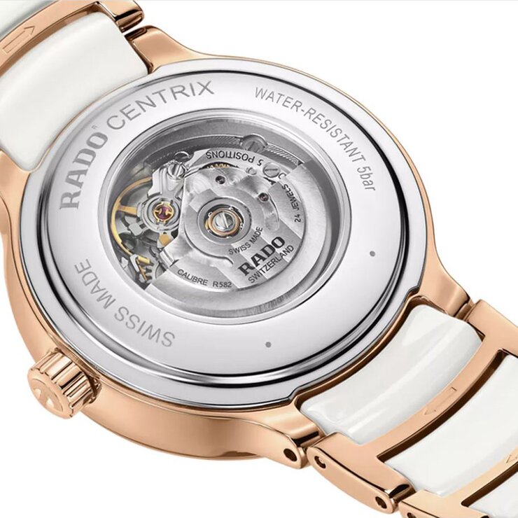 Rado horloge met een kast in rosé pvd-coating, met een wijzerplaat in het wit met  briljant en een diameter van 30,5