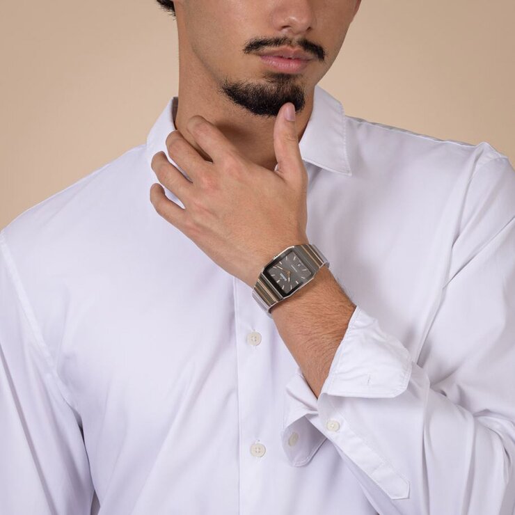 Rado horloge met een kast in keramiek en een wijzerplaat in het grijs