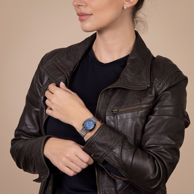 Rado horloge met een kast in keramiek op staal, met een wijzerplaat in het blauw en een diameter van 30 mm