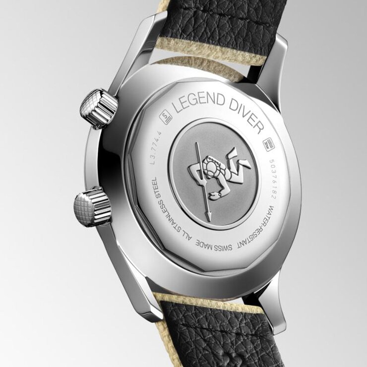Longines horloge met een kast in staal, met een wijzerplaat in het beige en een diameter van 42 mm