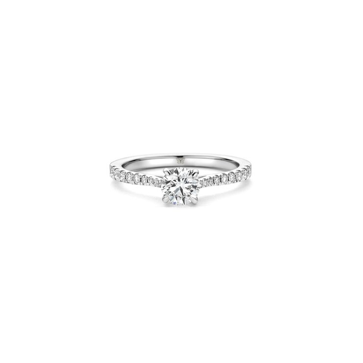 The Exclusive Collection verlovingsring in wit goud 18kt met briljant (ronde diamant) van 0,70 karaat als hoofdsteen omringd door briljanten van 0,22 karaat