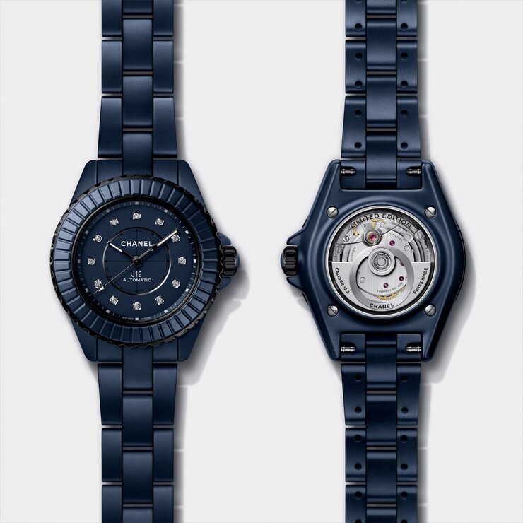 CHANEL horloge met een kast in keramiek, met een wijzerplaat in het blauw met briljant en een diameter van 33 mm