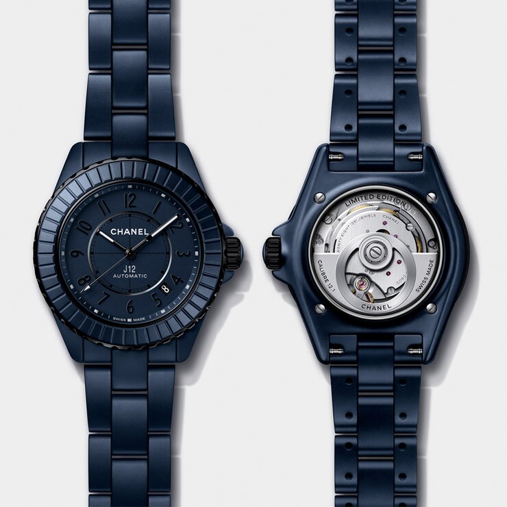 CHANEL horloge met een kast in keramiek, met een wijzerplaat in het blauw en een diameter van 38