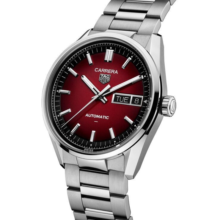 TAG Heuer horloge met een kast in staal, met een wijzerplaat in het rood en een diameter van 41 mm