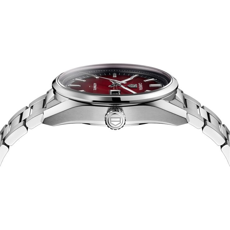 TAG Heuer horloge met een kast in staal, met een wijzerplaat in het rood en een diameter van 41 mm