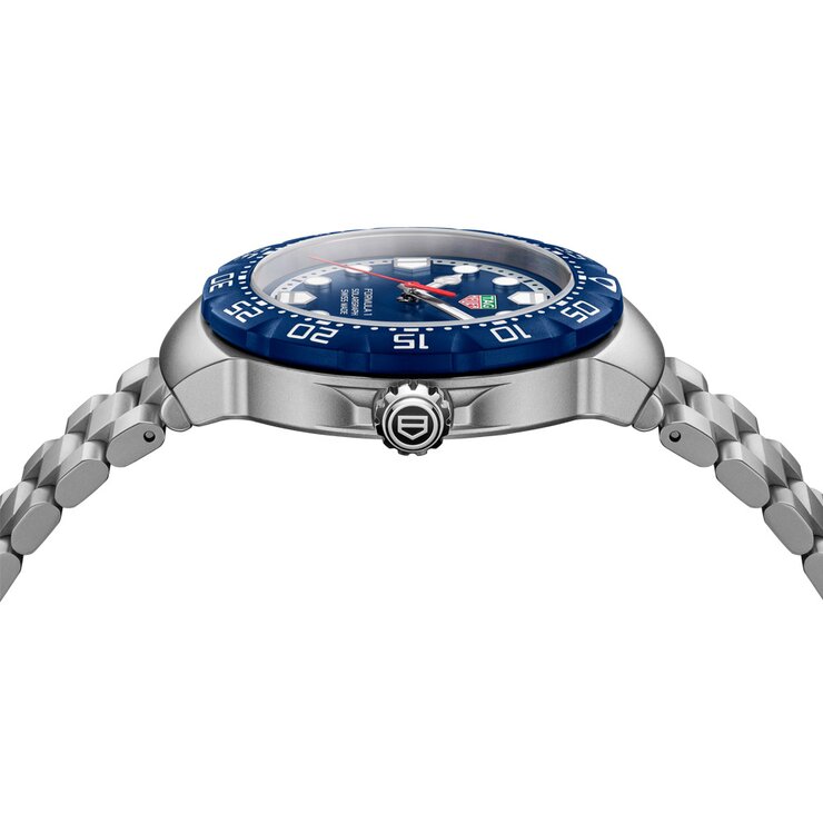 TAG Heuer horloge met een kast in polylight op staal, met een wijzerplaat in het blauw en een diameter van 38 mm