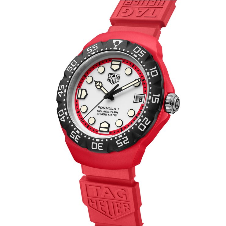 TAG Heuer horloge met een kast in polylight, met een wijzerplaat in het wit en een diameter van 38