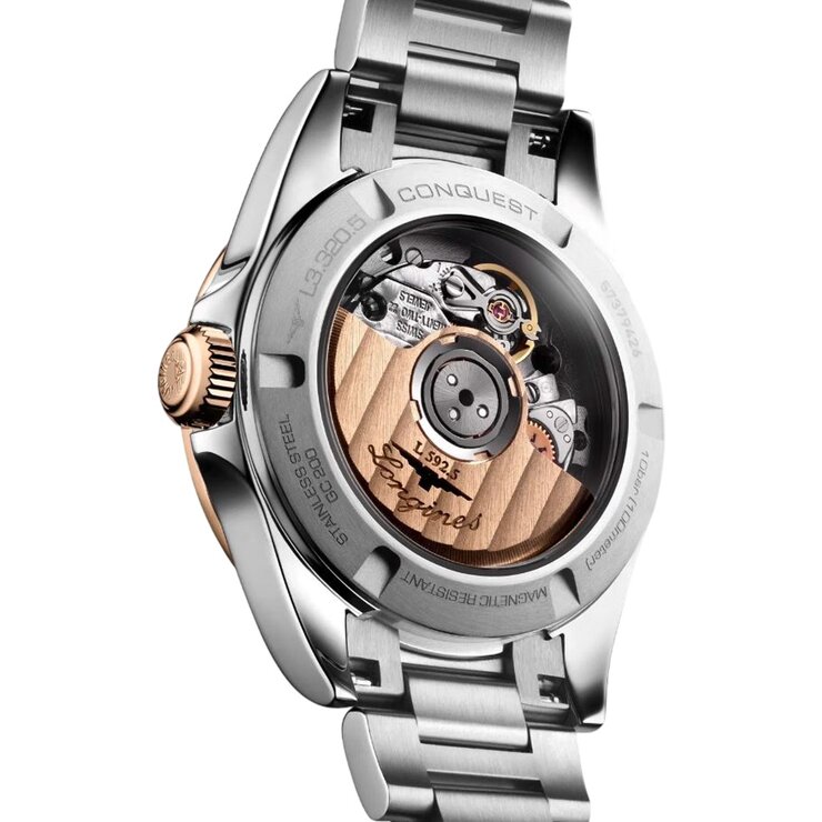 Longines horloge met een kast in rosé goud op staal, met een wijzerplaat in het zilver en een diameter van 30