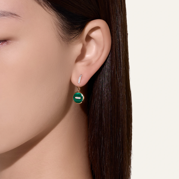 POC5030_O7WHR_DB0MY_110_Pomellato_pom-pom-dot-reversible-earrings-rose-gold-18kt-diamond-malachite-mother-of-pearl.png