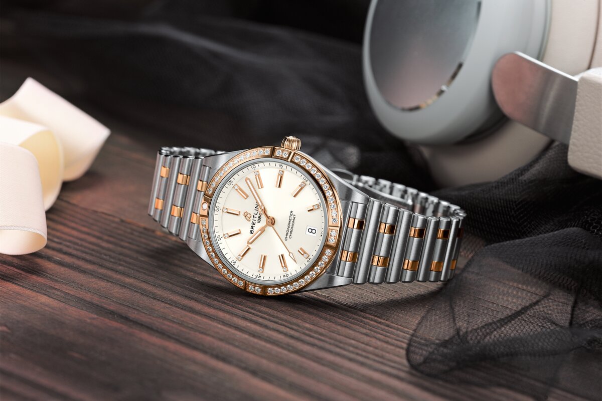 11_ChronomatAutomatic36inbicolorwithdiamondhourmarkersanddiamond-setbezel_Ref.U77310591A1U1.jpg