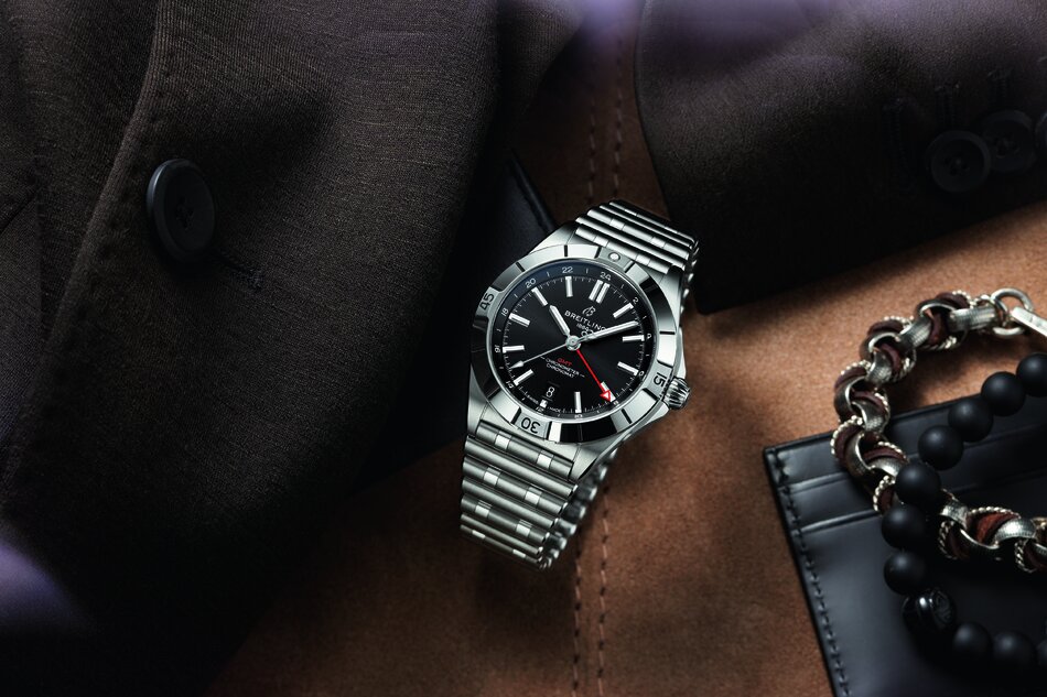 13_BreitlingChronomatAutomaticGMT40withblackdial_Ref.A32398101B1A1_CMYK.jpg