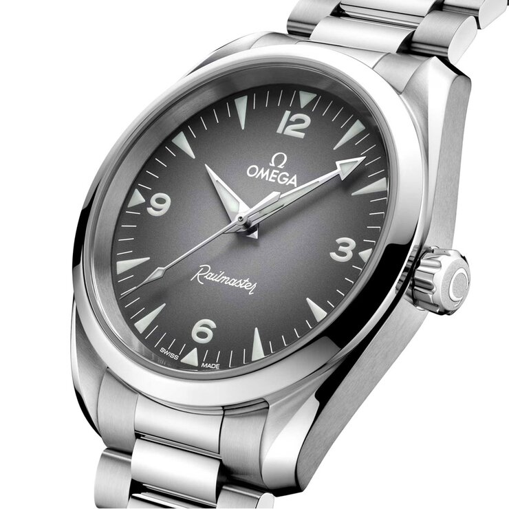 Omega horloge met een kast in staal, met een wijzerplaat in het grijs en een diameter van 38