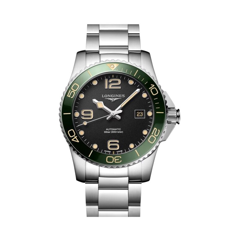 montre Longines avec un boîtier en céramique sur acier, un cadran noir et un diamètre de 41