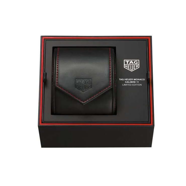 TAG Heuer horloge met een kast in titanium, met een wijzerplaat in het zwart en een diameter van 39