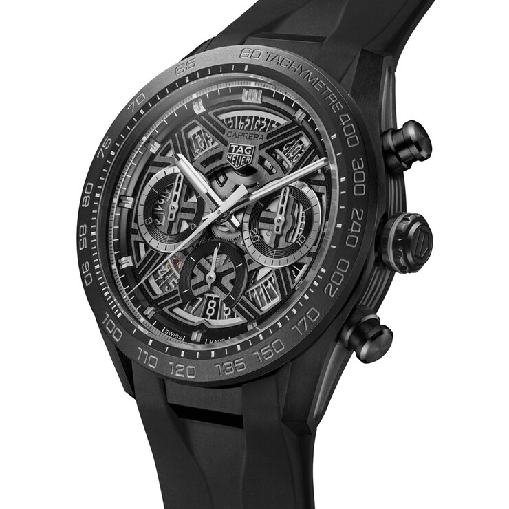 TAG Heuer horloge met een kast in titanium, met een wijzerplaat in het zwart en een diameter van 44
