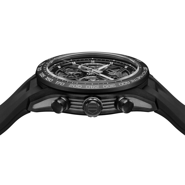 TAG Heuer horloge met een kast in titanium, met een wijzerplaat in het zwart en een diameter van 44