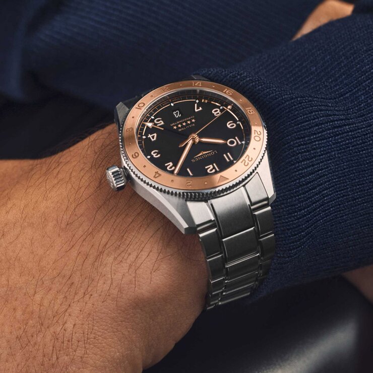 Longines horloge met een kast in rosé goud op staal, met een wijzerplaat in het zwart en een diameter van 39