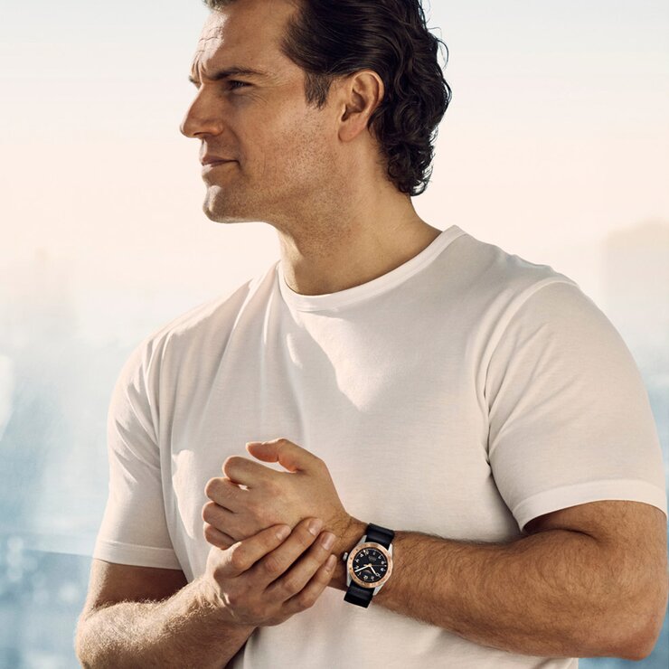 Longines horloge met een kast in rosé goud op staal, met een wijzerplaat in het zwart en een diameter van 39 mm