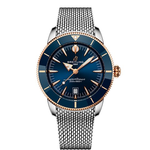 montre Breitling avec un boîtier en or rose sur acier, un cadran bleu et un diamètre de 44