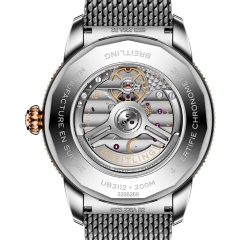 Breitling horloge met een kast in rosé goud op staal, met een wijzerplaat in het blauw en een diameter van 44 mm