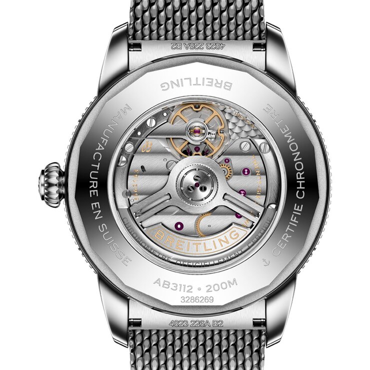 Breitling horloge met een kast in keramiek op staal, met een wijzerplaat in het groen en een diameter van 44 mm