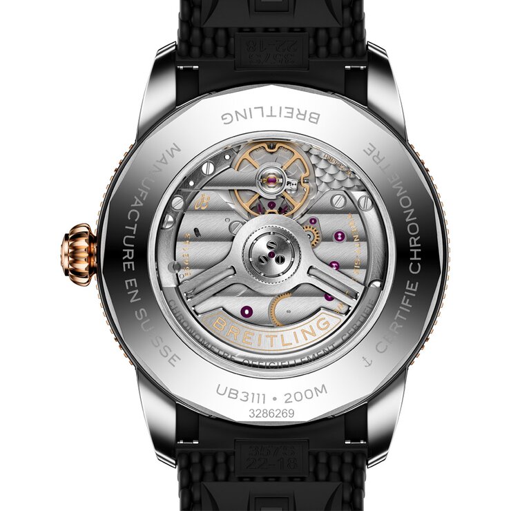 Breitling horloge met een kast in rosé goud op staal, met een wijzerplaat in het zwart en een diameter van 42