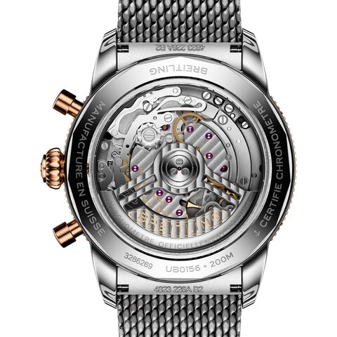 Breitling horloge met een kast in rosé goud op staal, met een wijzerplaat in het zwart en een diameter van 42 mm