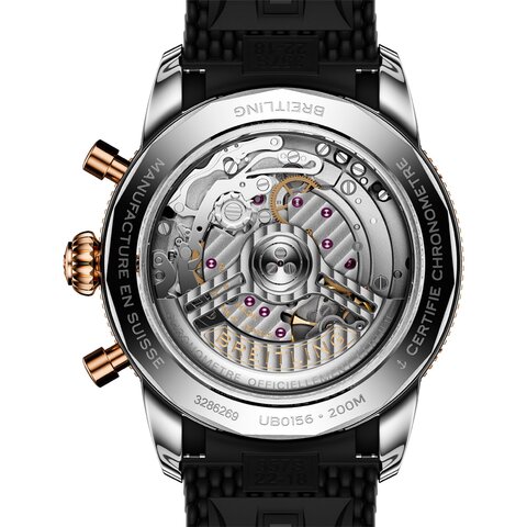 Breitling horloge met een kast in rosé goud op staal, met een wijzerplaat in het zwart en een diameter van 42 mm