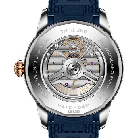 Breitling horloge met een kast in rosé goud op staal, met een wijzerplaat in het blauw en een diameter van 44 mm