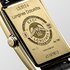 montre Longines avec un boîtier en or jaune et un cadran argent - thumb