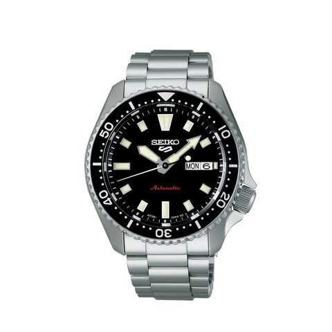 Seiko horloge met een kast in staal, met een wijzerplaat in het zwart en een diameter van 42,5