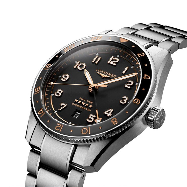Longines horloge met een kast in keramiek op staal, met een wijzerplaat in het zwart en een diameter van 42