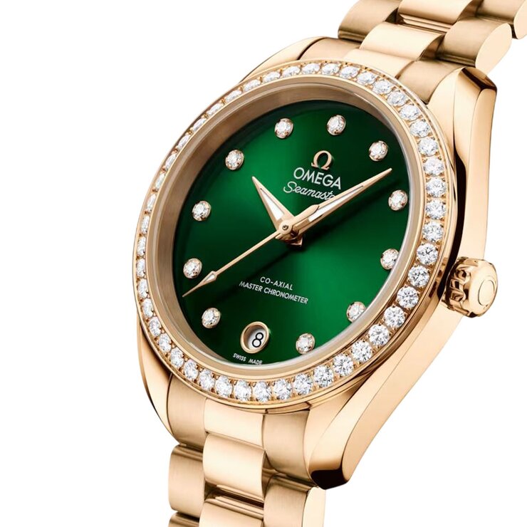 Omega horloge met een kast in geel goud, met een wijzerplaat in het groen met briljant en een diameter van 30